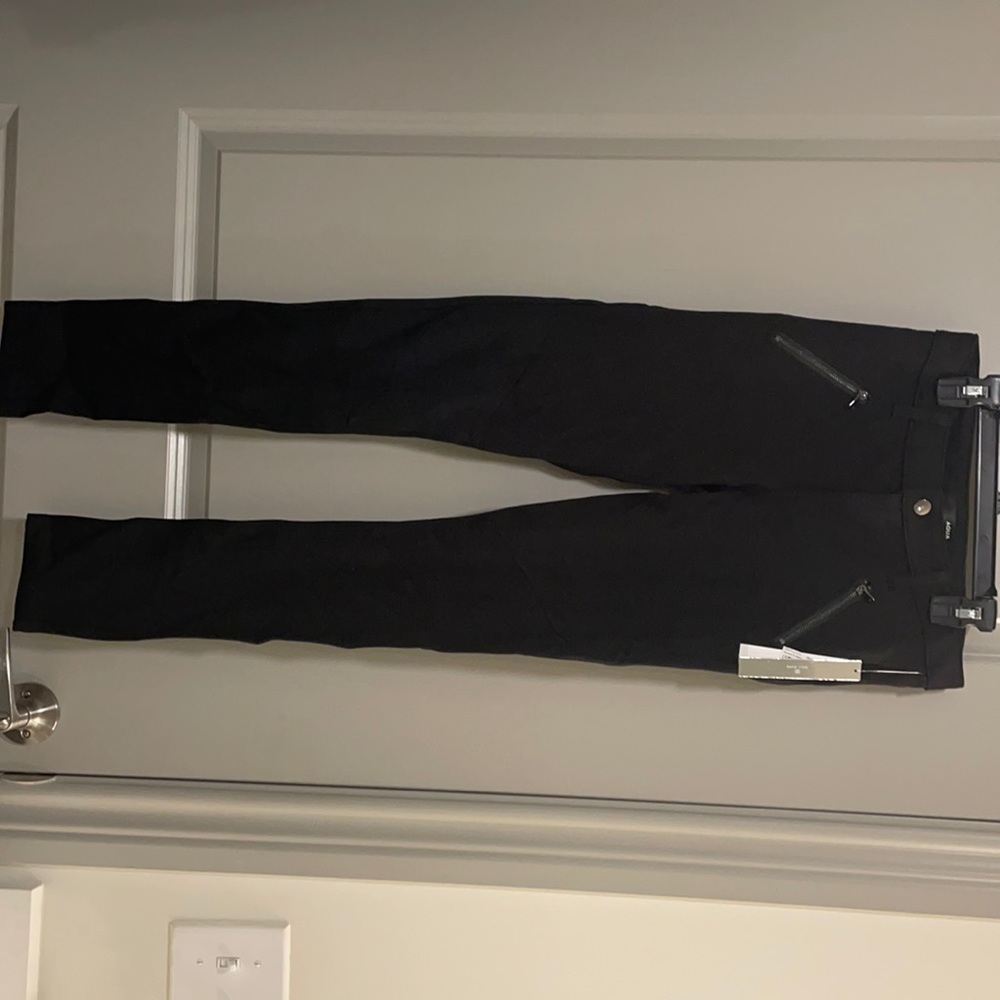 Never worn tags on Aqua black pants in size S. Pattern on thighs